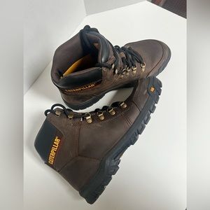 MENS CATAPILLAR BROWN BOOTS. Used/Like New.           ***Worn ONLY Once***.
